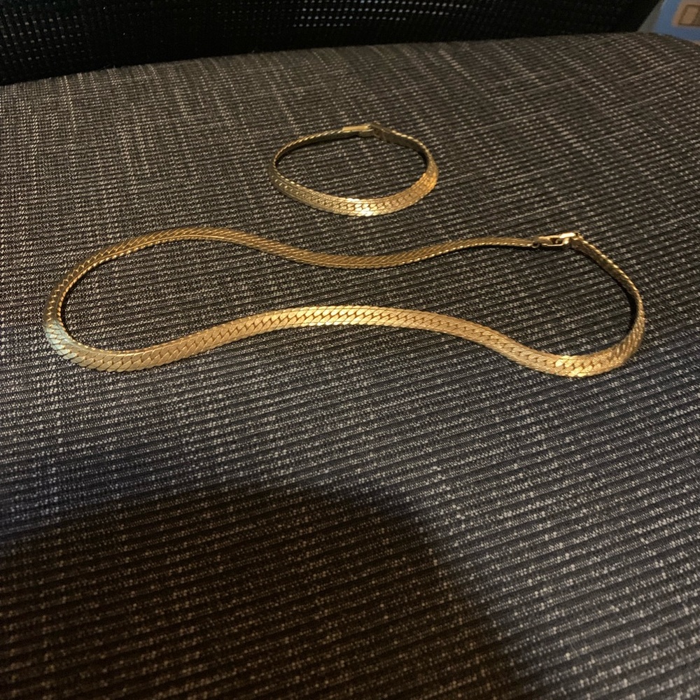 Vintage 80’s Gold Chain Bracelet and Necklace - Picture 2 of 5